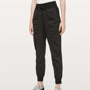 Lululemon Dance Studio Jogger *29" in Black Size 10